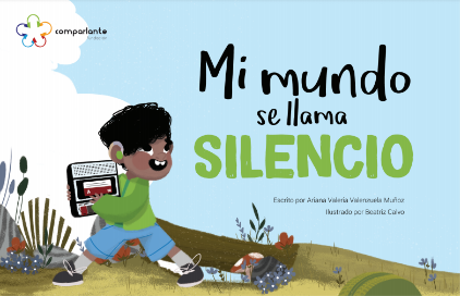 Portada del cuento “Mi mundo se llama silencio” historia ganadora del Segundo Premio en el Concurso Literario Internacional “Mi Mundo A Mi Manera primera edición”. Aparece el personaje central sosteniendo una grabadora, sonriente en una pradera. Además del nombre de la obra, aparecen los nombres del escritor, la ilustradora y el logo de Fundación Comparlante.