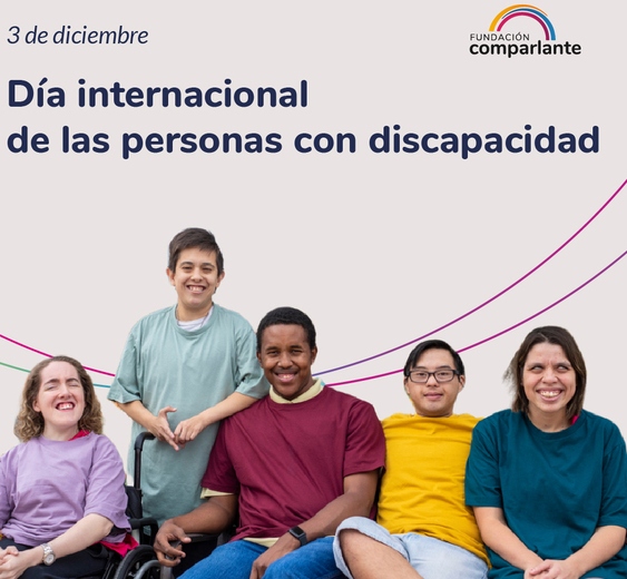 Fotografía de cinco jóvenes con discapacidad sentados y sonrientes. En el margen superior se ubica el texto "3 de Diciembre Día internacional de las personas con discapacidad", y al lado el logotipo de Fundación Comparlante.