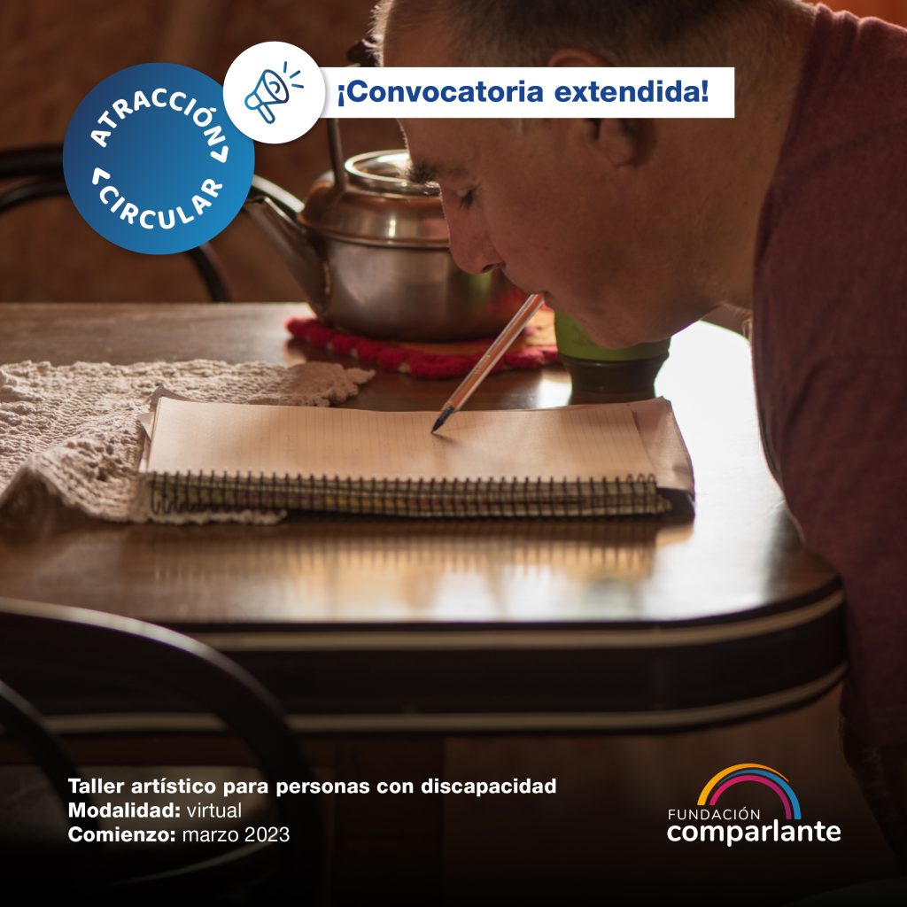 Flyer de Convocatoria de Atracción Circular. Se titula "Convocatoria Extendida". Debajo, una fotografía de Horacio, Promotor de Derechos de Comparlante, mientras escribe sosteniendo el lapicero con sus labios. Acompaña el texto: "taller artístico para personas con discapacidad. Modalidad: virtual, comienza en marzo". A un lado, el Logo de Fundación Comparlante.