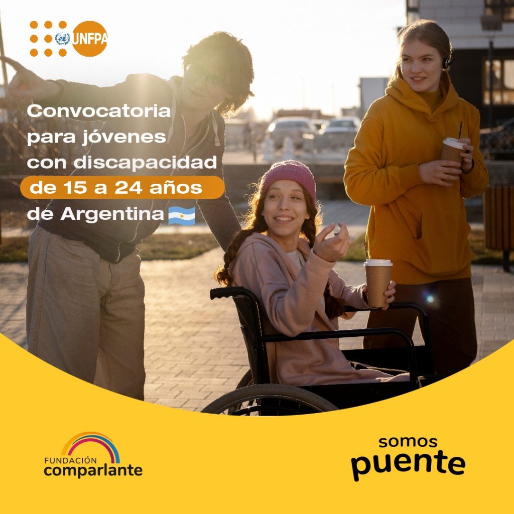 Fotografía de 3 personas dando un paseo por el exterior. Una de ellas es una joven usuaria de silla de ruedas. Sobre la fotografía se encuentra el texto “Convocatoria para jóvenes con discapacidad de entre 15 a 24 años de Argentina. Están adjuntos los logos de UNFPA, Fundación Comparlante y Somos Puente.